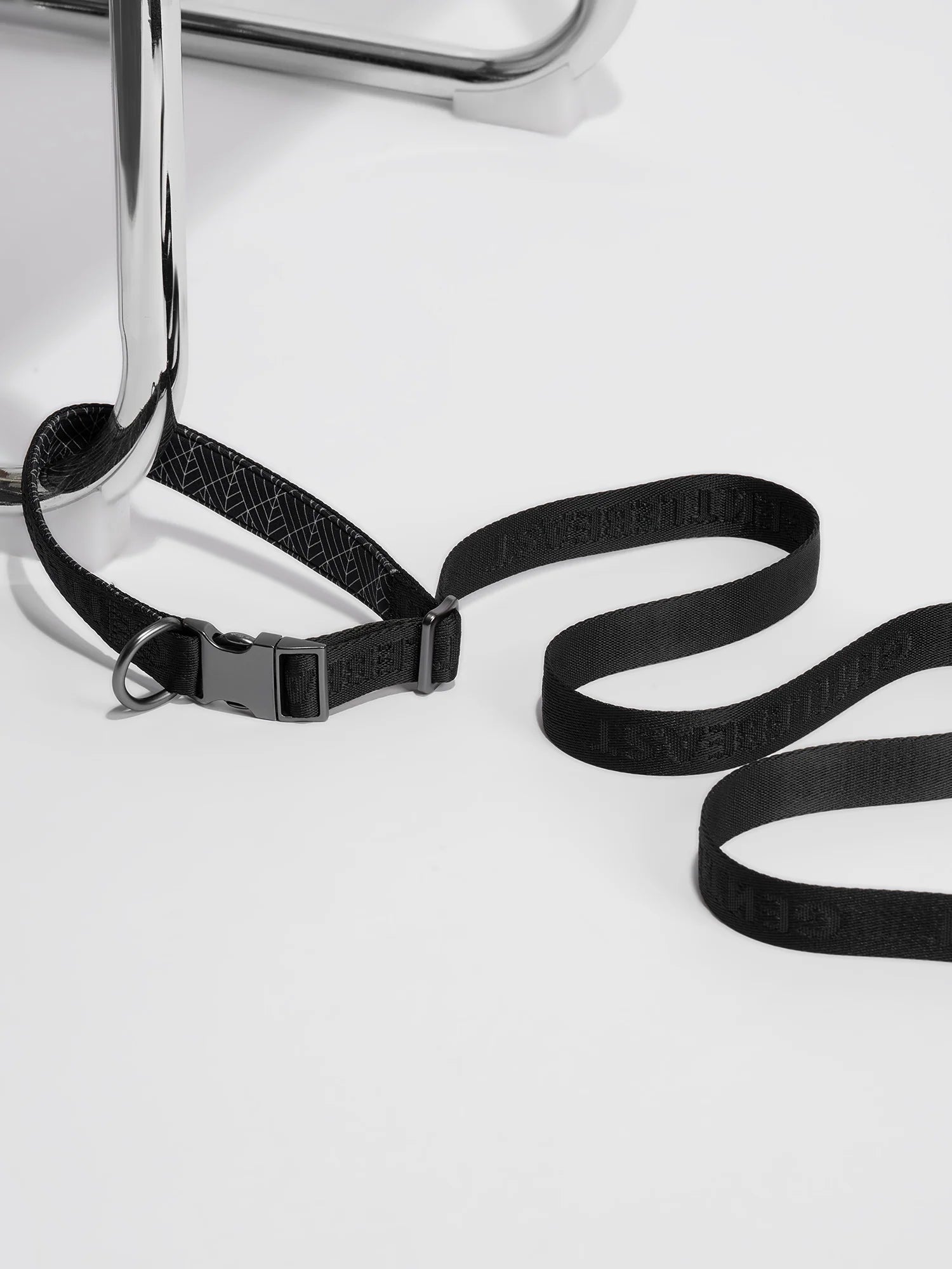 MIDNIGHT WALKER | FREEHAND LEASH